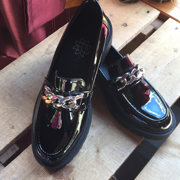 Black Patent Leather Loafers with Chain Detail - Picture 4 of 6